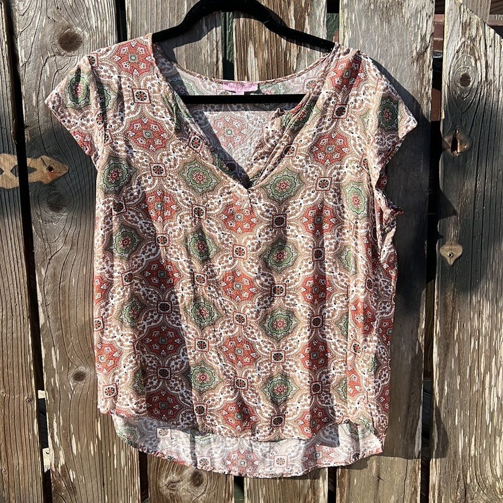 Rose & Rhyme Split neck patterned top! - Picture 4 of 4